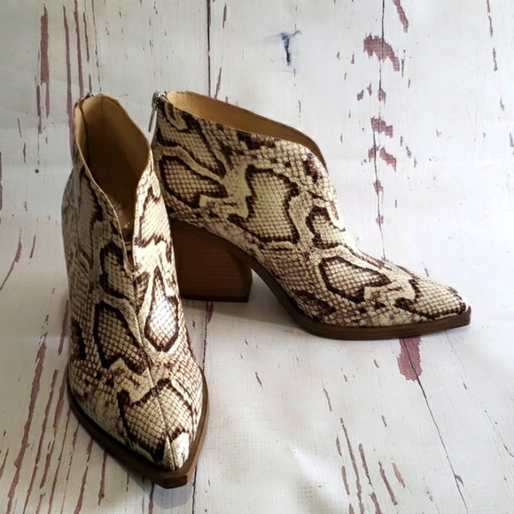 Vince Camuto Shoes - Vince Camuto 9.5 snake skin print block heel ankle boots